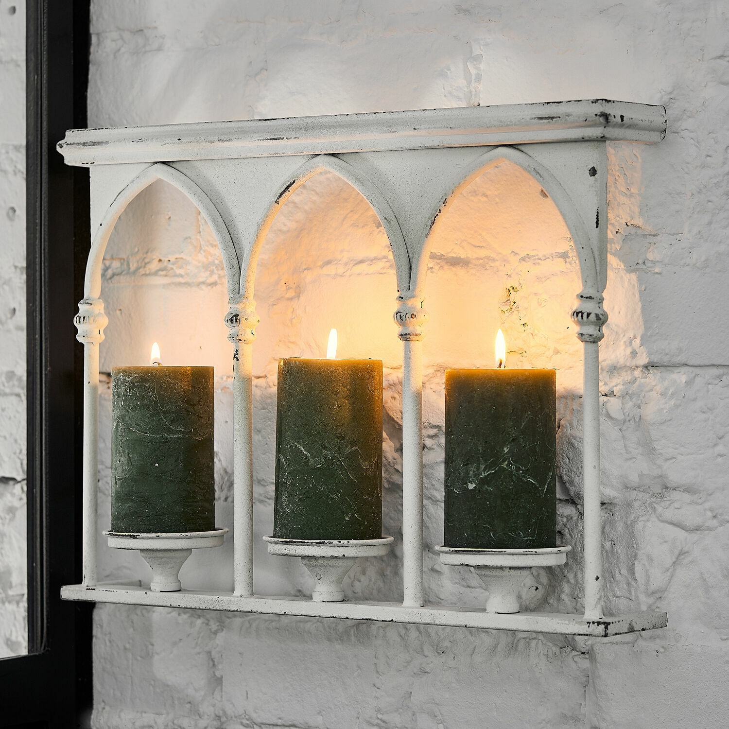 Portavelas de pared Oliviette Portavelas de pared de metal blanco con tres velas verdes, decoración vintage para interiores