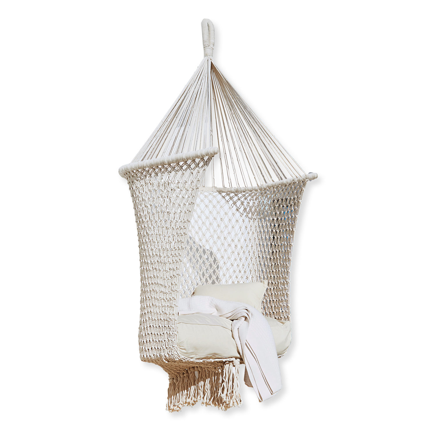Sillón colgante beige de red de algodón con cojín y manta, perfecto para relajarse en casa o jardín