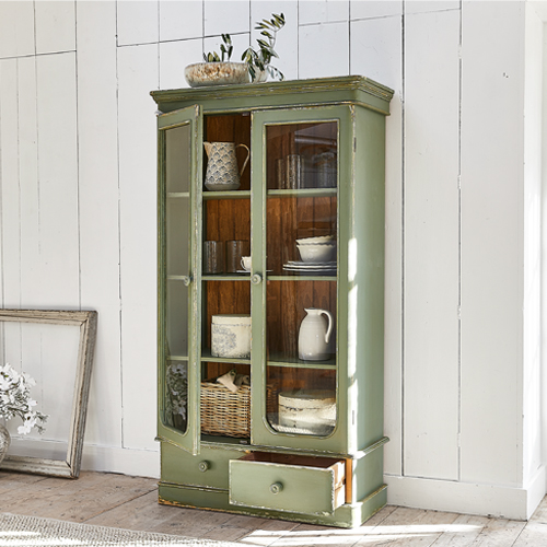 Vitrina de madera verde con puertas de cristal y cajón, estilo vintage, mueble de almacenamiento