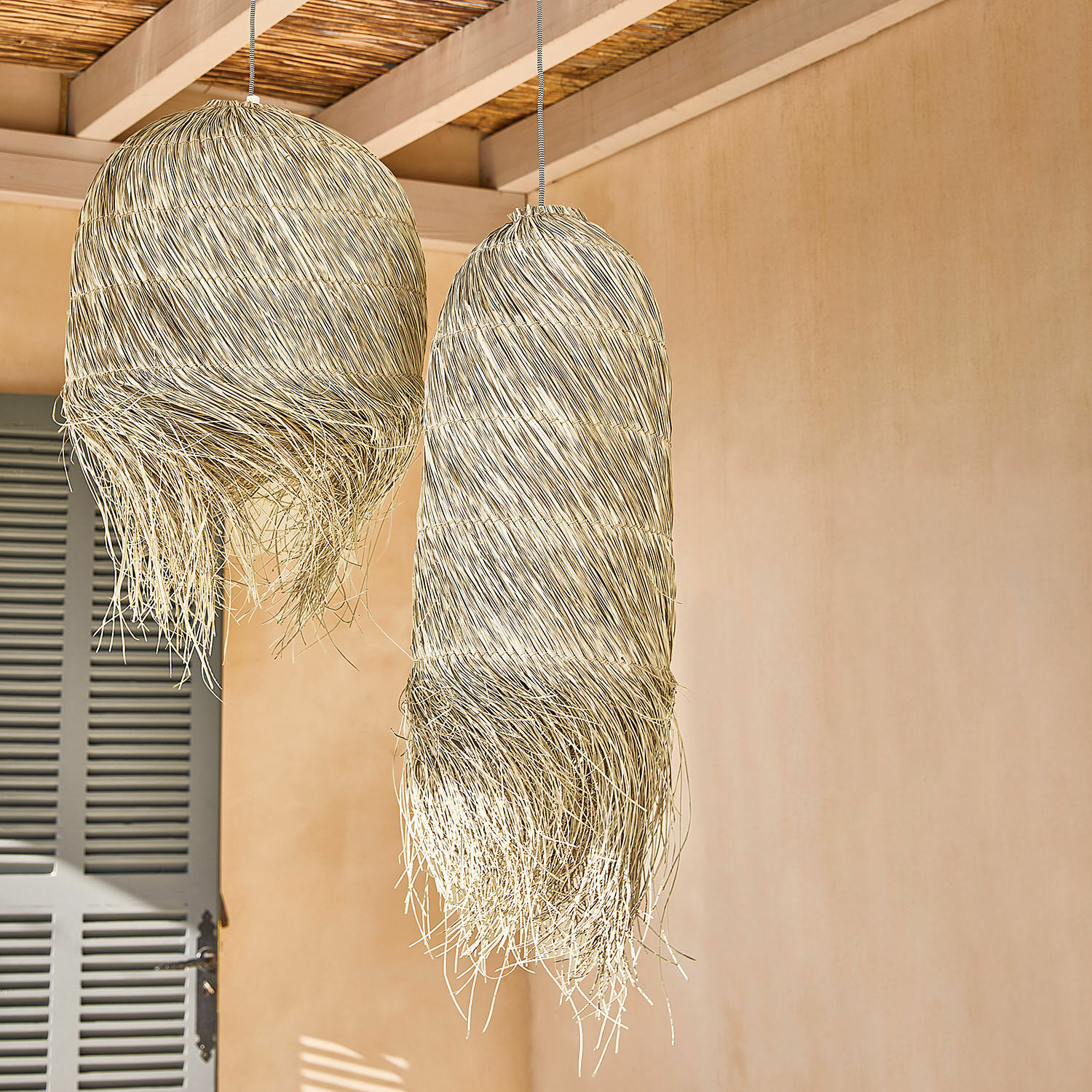 Pantalla Shereena Dos lámparas colgantes de ratán natural beige, iluminación decorativa para interiores