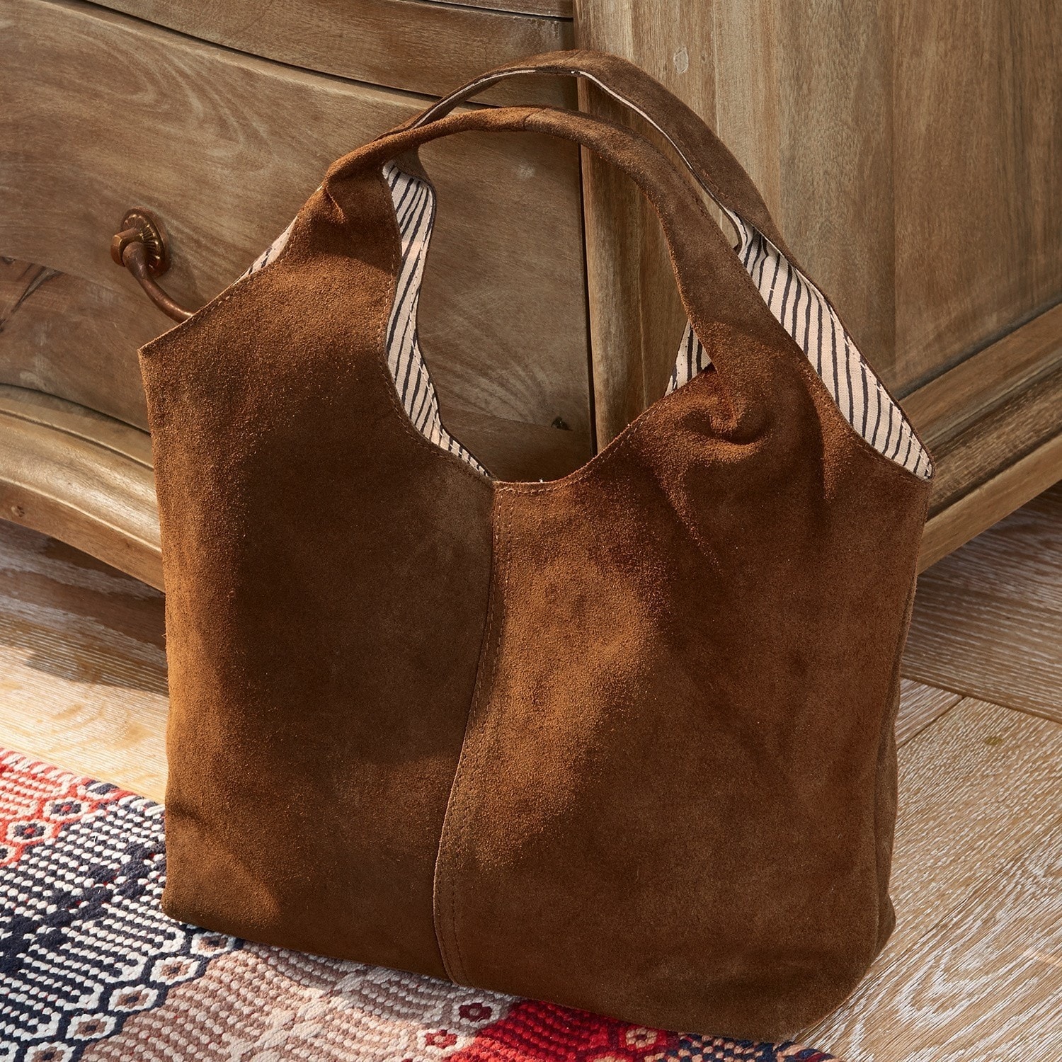 Bolso Georgine Bolso marrón de ante suave con asa y forro a rayas, accesorio moderno para uso diario