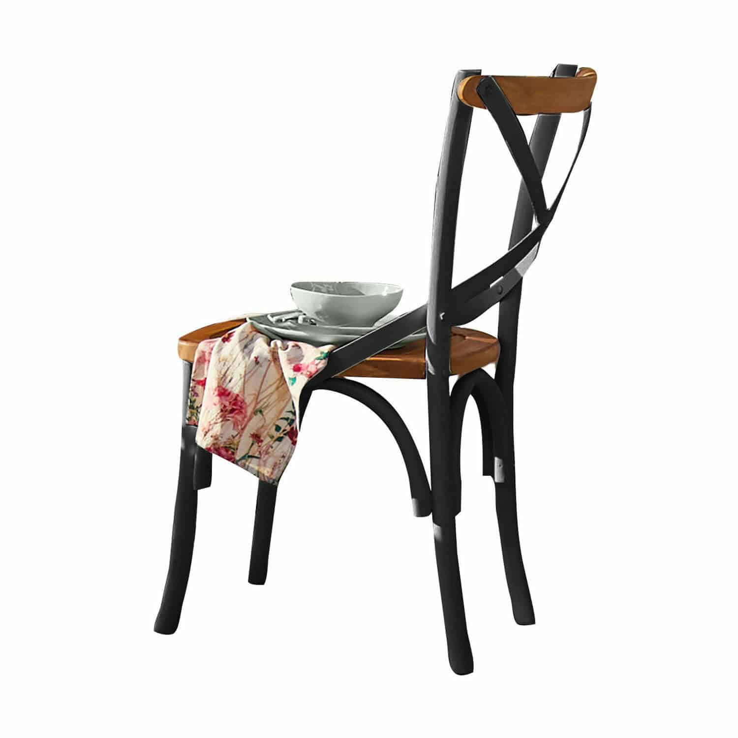 Silla Kirkdale Silla de metal negro con asiento de madera, servilleta de tela y vajilla encima