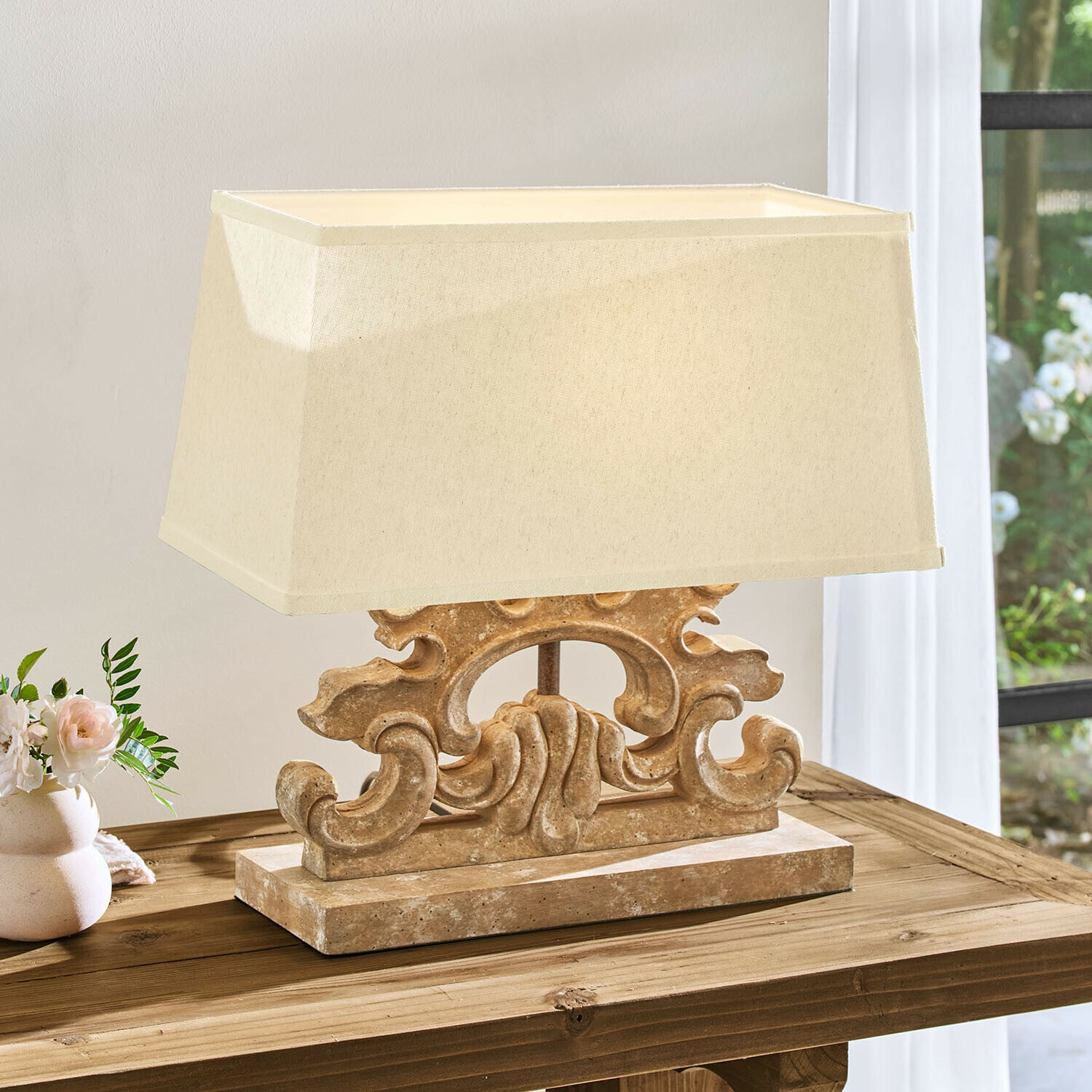 Lámpara de mesa Portenza Lámpara de mesa con pantalla beige y base decorativa de piedra estilo vintage