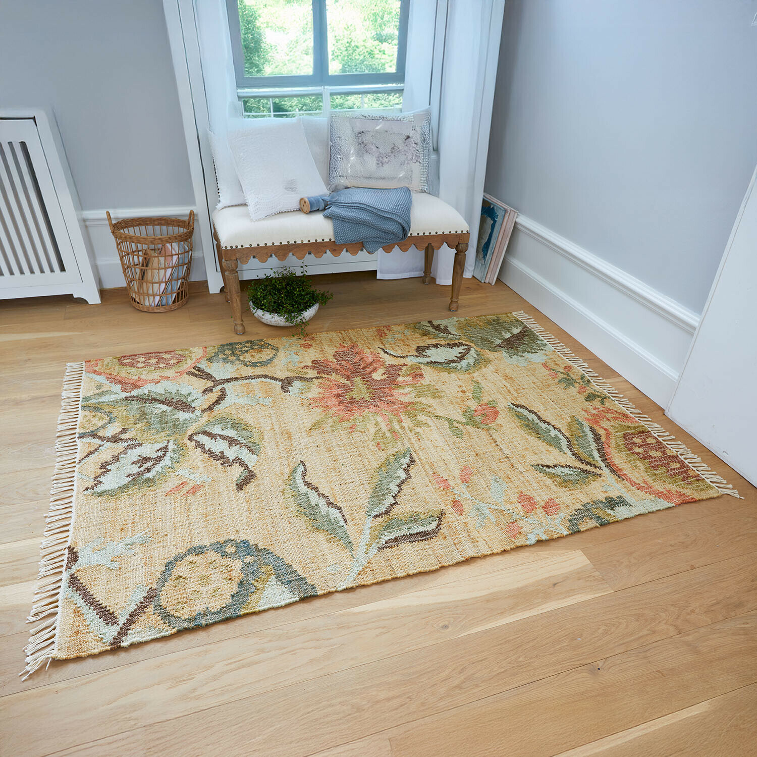Alfombra Lorviano Alfombra beige de material natural con diseño floral, decoración elegante para suelo de salón