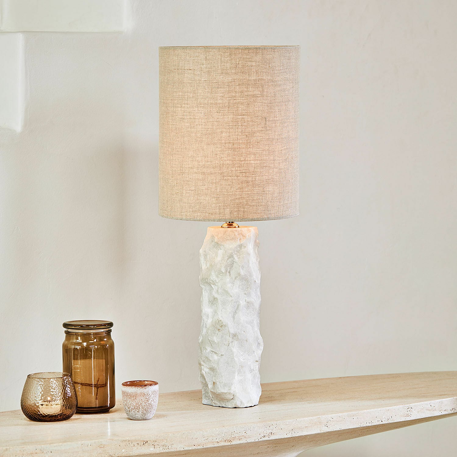 Lámpara de mesa Kalvaya Lámpara de mesa de piedra blanca con pantalla beige, decoración de interiores, iluminación de salón