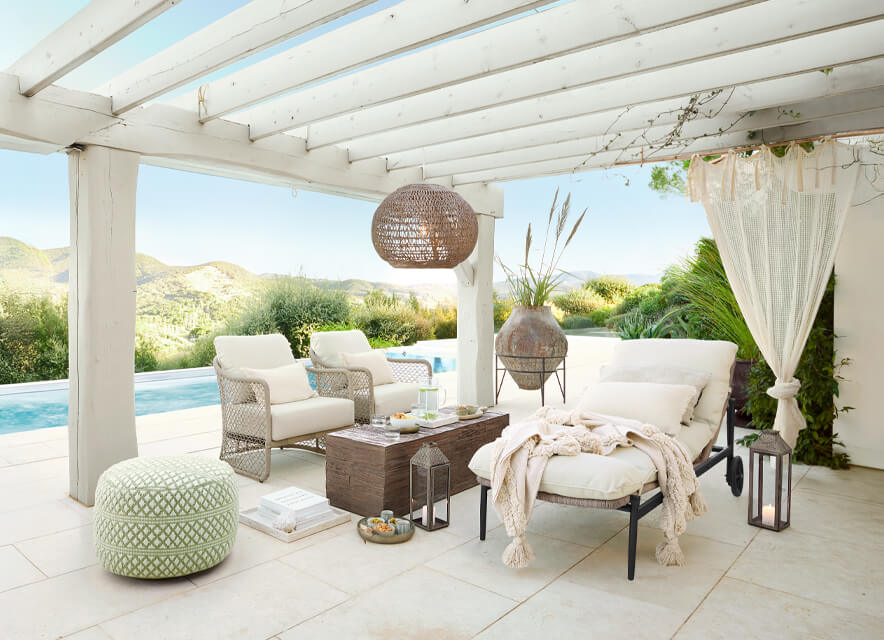 Sueños bajo una pérgola blanca