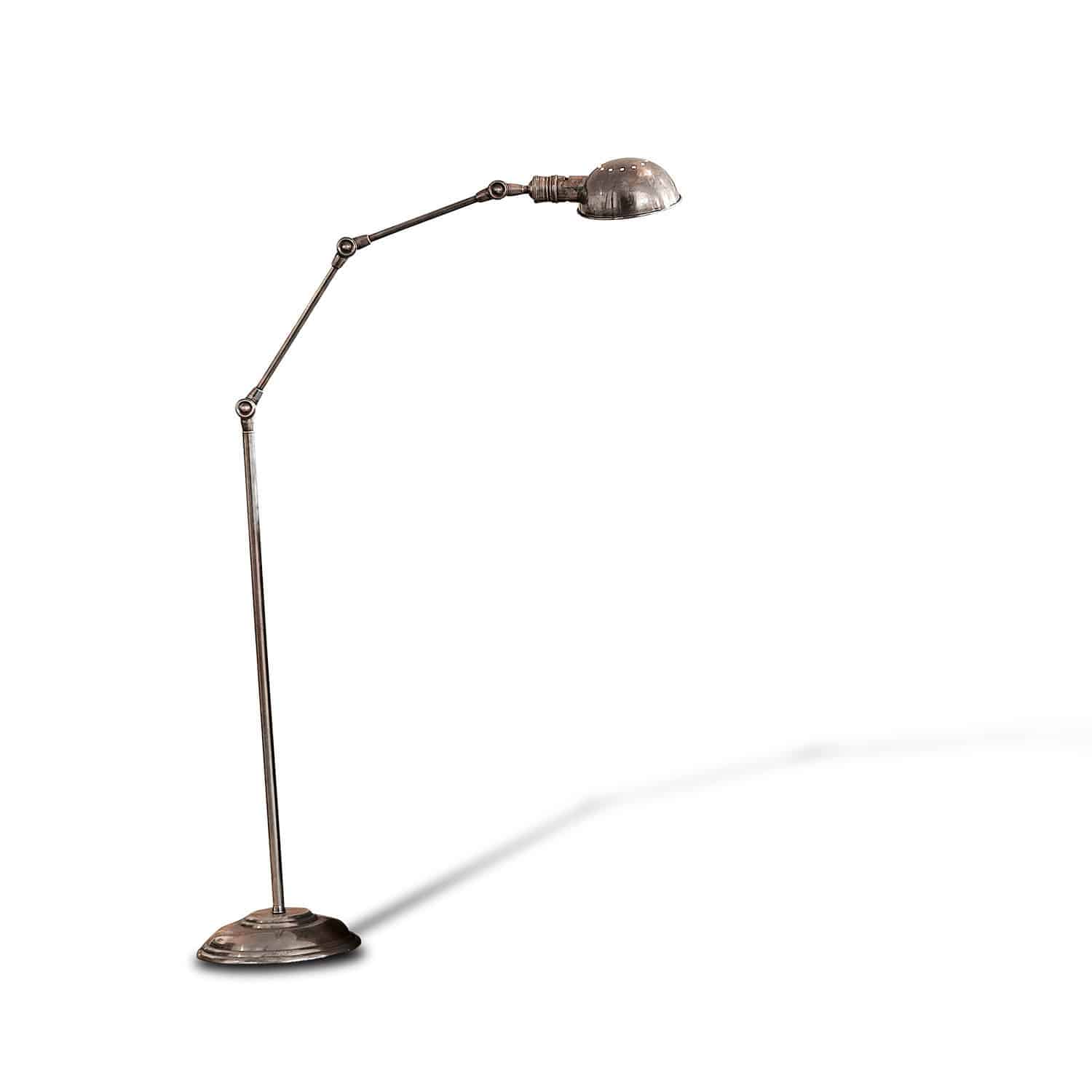 Lámpara de pie Tulsa Lámpara de pie ajustable de metal en color plata envejecida para iluminación interior