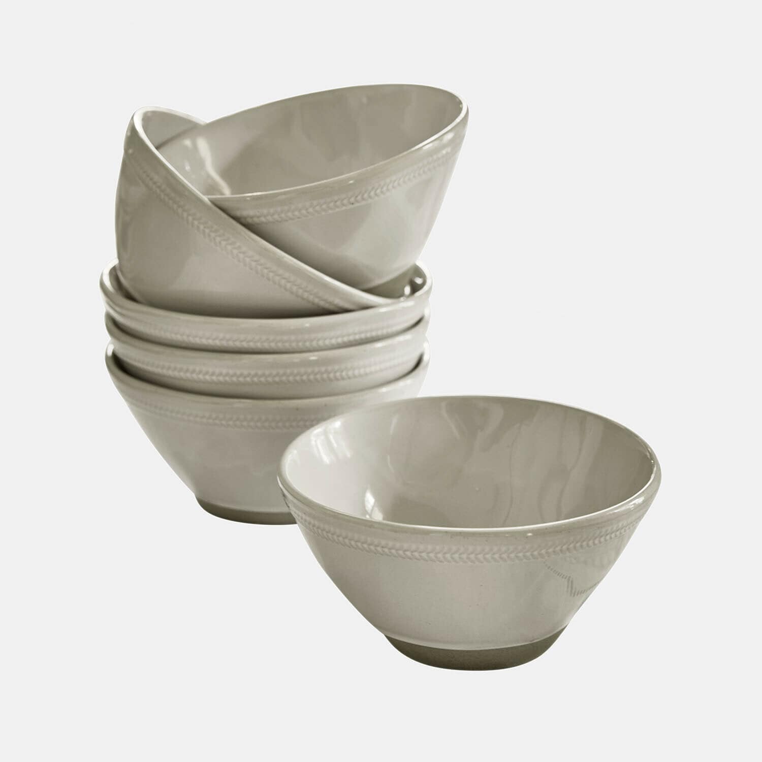 Set de 6 cuencos Norrvik Conjunto de seis cuencos de cerámica color crema con diseño sutil en el borde, ideales para servir sopas