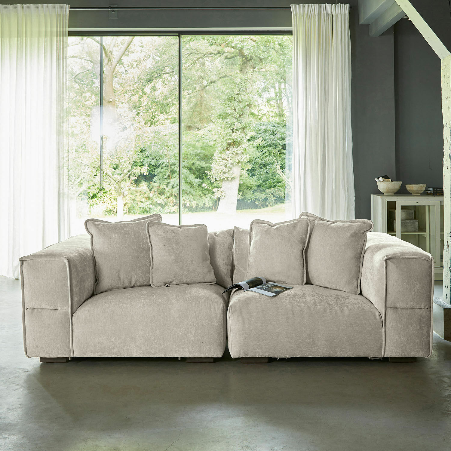 Sofá Gémonville Sofá beige de tela suave con cojines, mueble moderno para salón con ventana grande