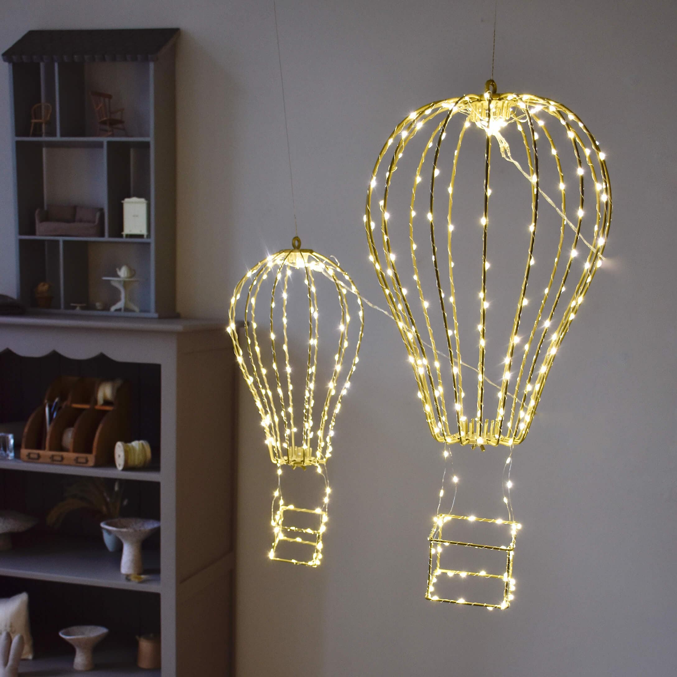 Lámparas decorativas en forma de globo aerostático de alambre con luces LED cálidas para interiores