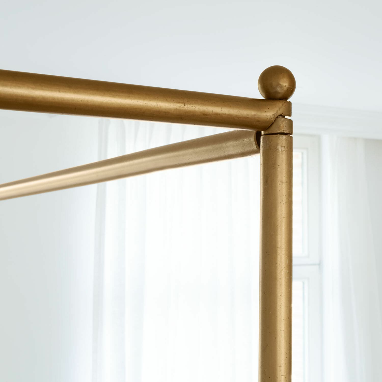 Cama con dosel Milbourne