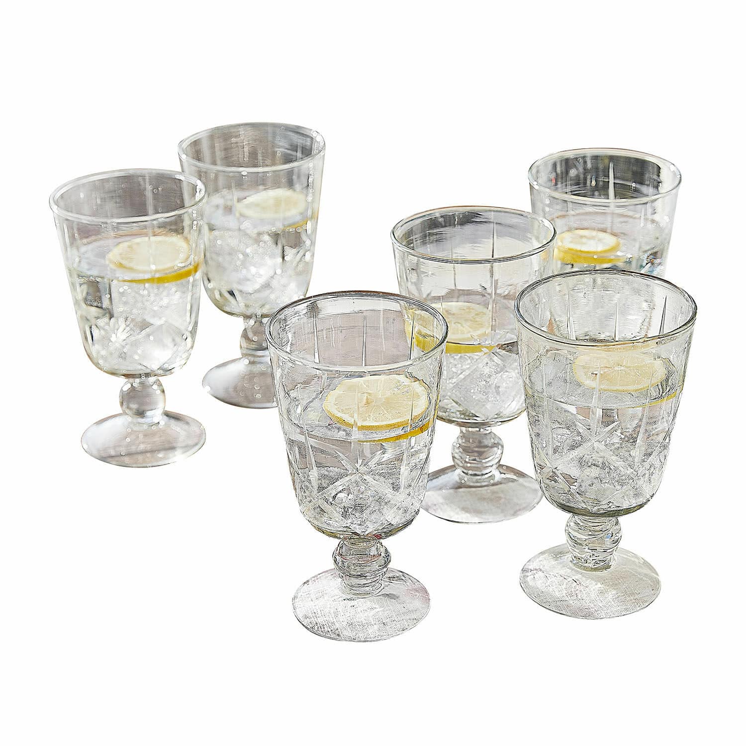 Set de 6 vasos Mirathor Conjunto de seis vasos transparentes con pie, agua y rodaja de limón, vidrio decorativo