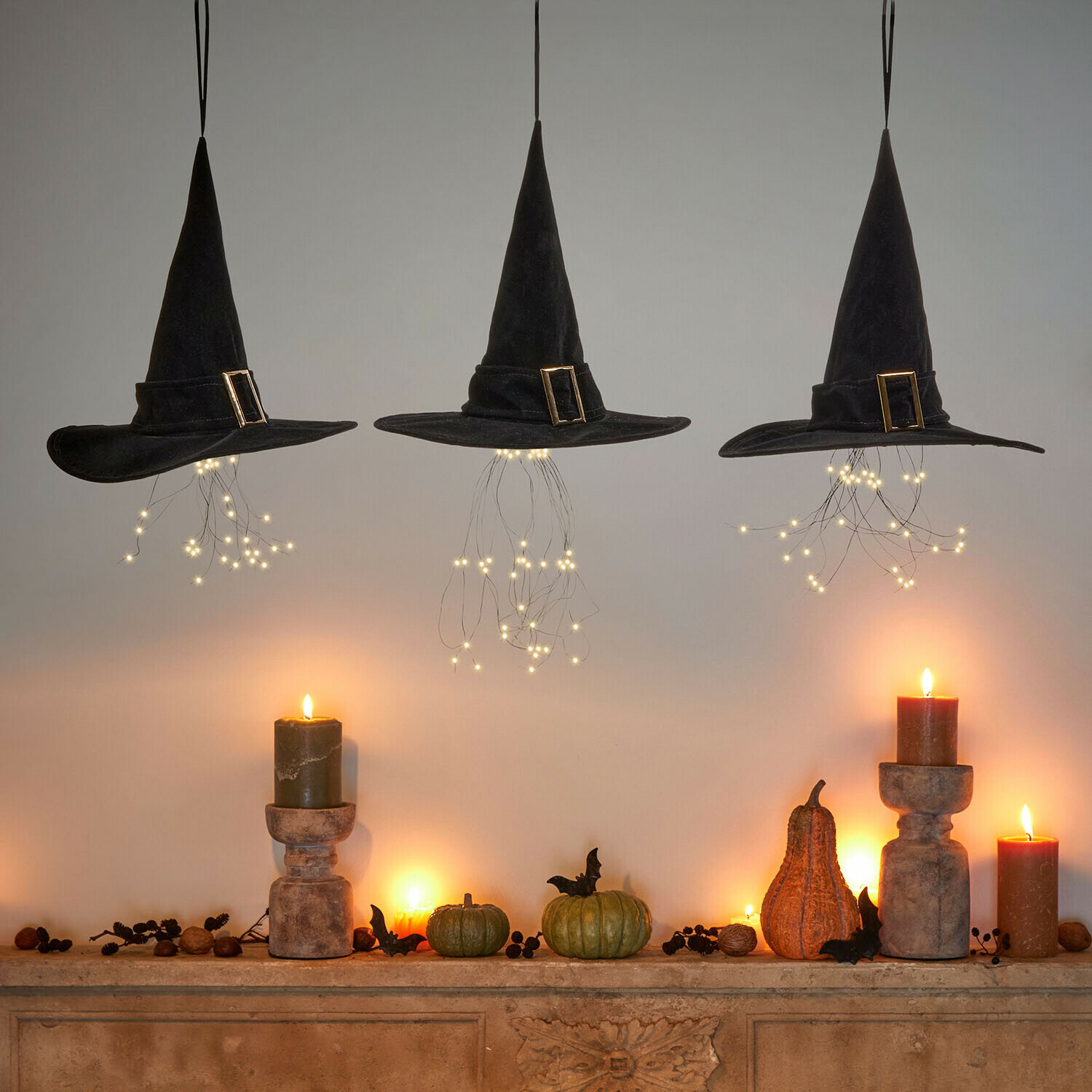 Set de 3 sombreros decorativos Elarwyn Tres sombreros de bruja negros de tela con luces LED colgantes y decoración de velas para Halloween