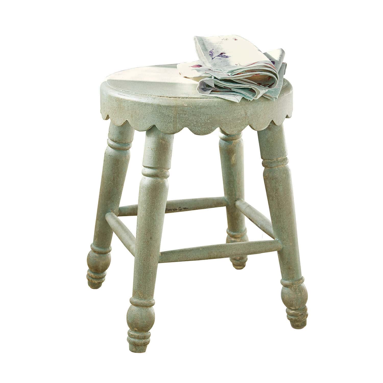 Taburete Nirvent Taburete redondo de madera verde con borde decorativo y tela doblada sobre el asiento