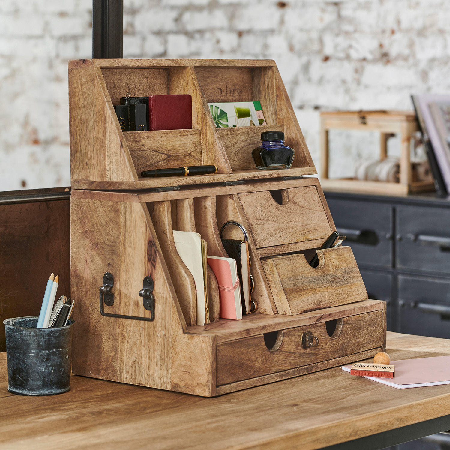 Organizador Shane Organizador de escritorio de madera natural con varios compartimentos y cajones para almacenamiento