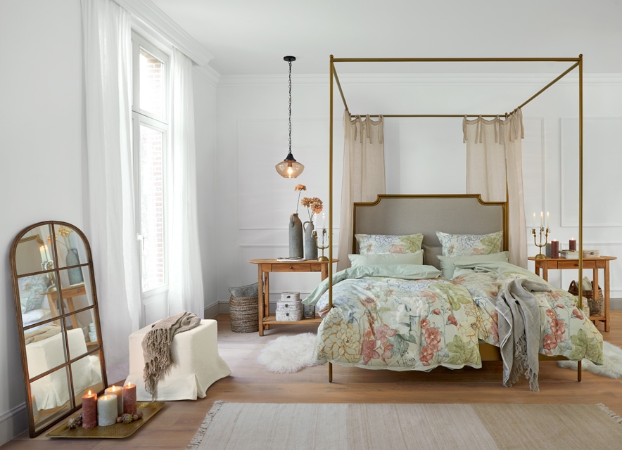 Una cama con dosel para enamorarse