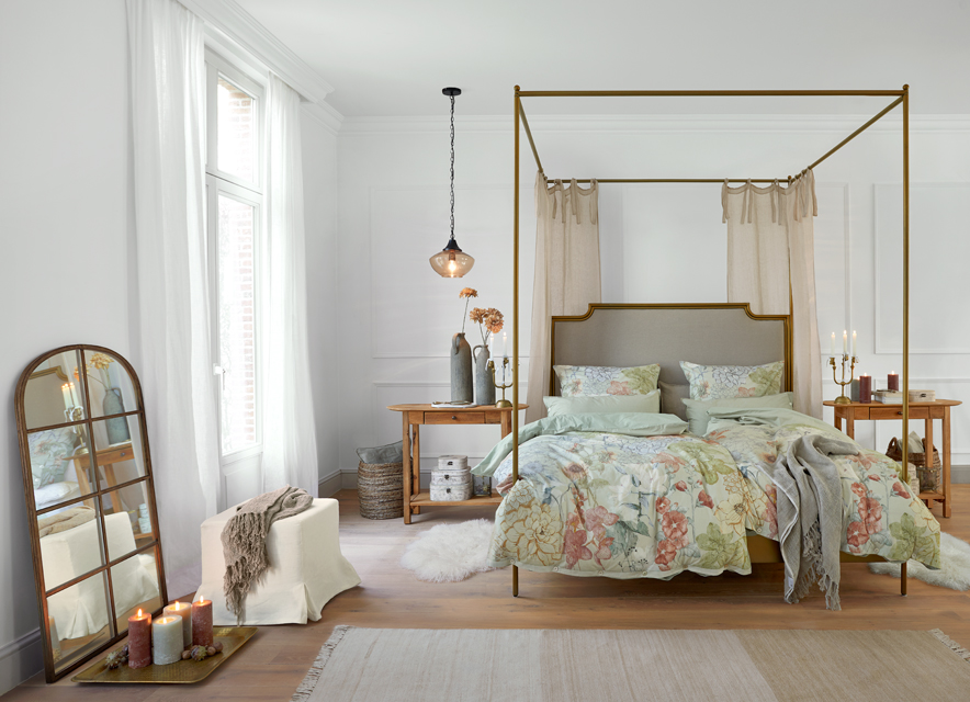 Una cama con dosel para enamorarse