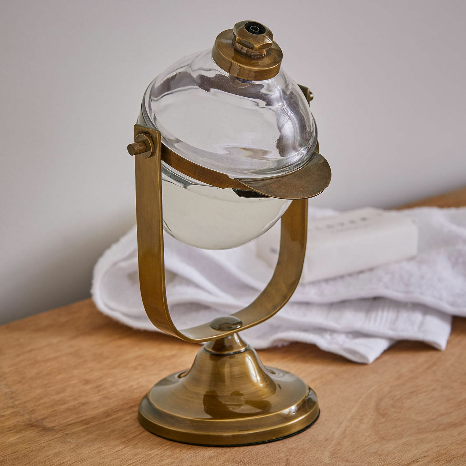 Dispensador de jabón Tuiren Dispensador de jabón de vidrio con soporte de latón, accesorio decorativo para baño vintage