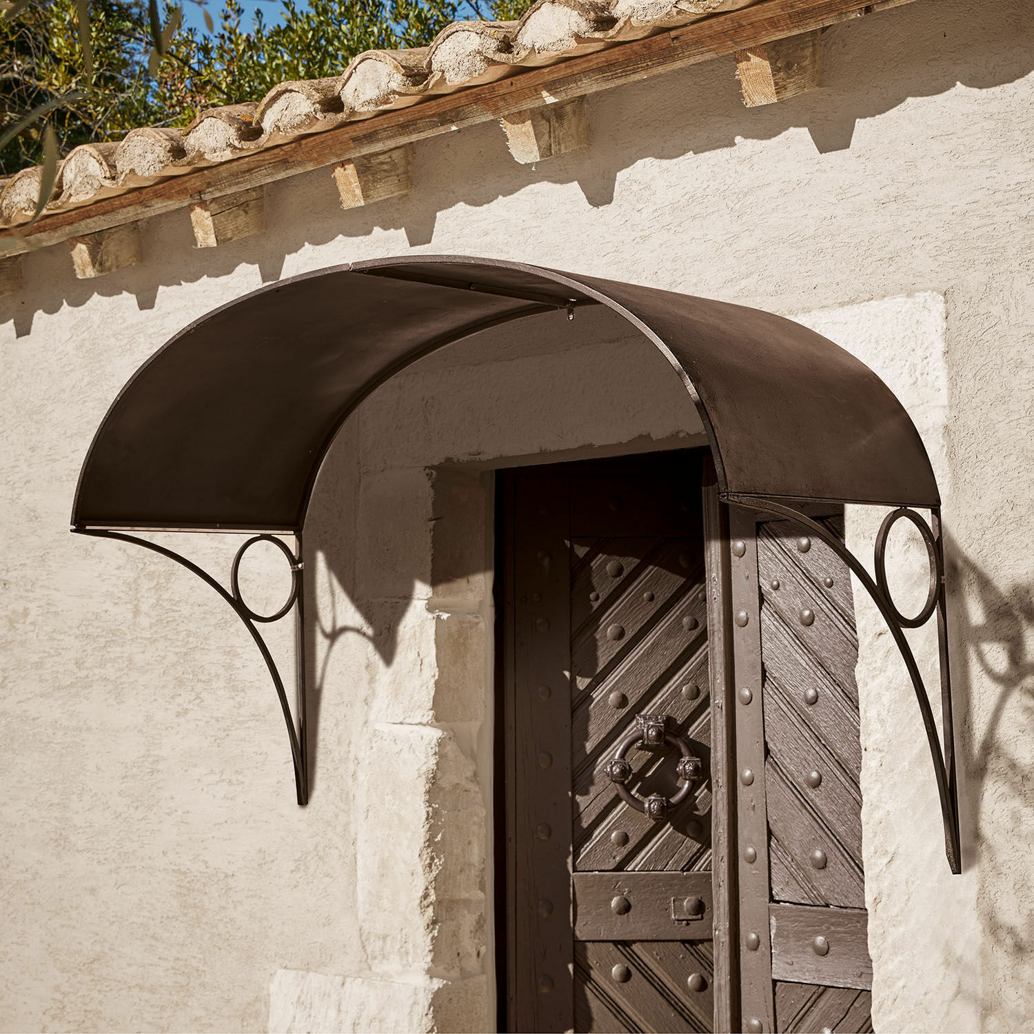 Tejadillo Auburn Toldo metálico negro sobre la puerta, protección contra lluvia y sol en la entrada