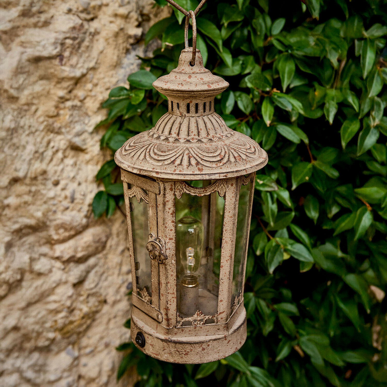 Farol colgante de metal beige estilo vintage con vidrio transparente y diseño decorativo para jardín