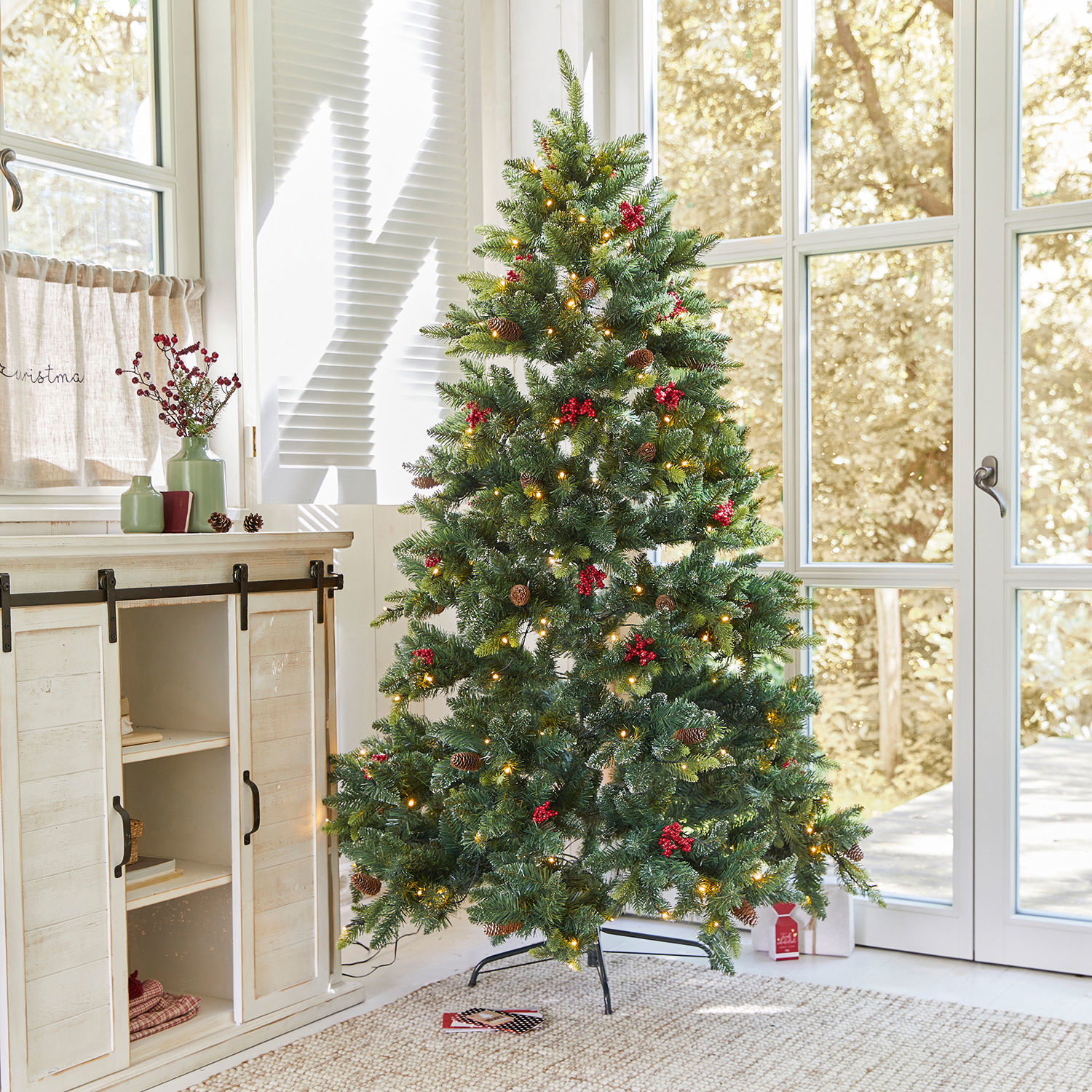 Árbol de Navidad Bindley Árbol de Navidad artificial verde con bayas rojas y luces LED para decoración festiva