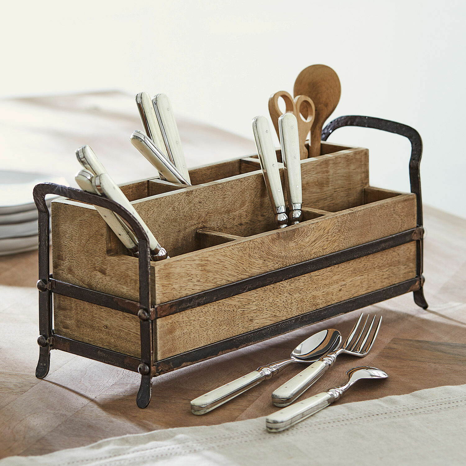 Organizador Troyes Organizador de cubiertos de madera con asas de metal y mangos crema para cuchillos y cucharas
