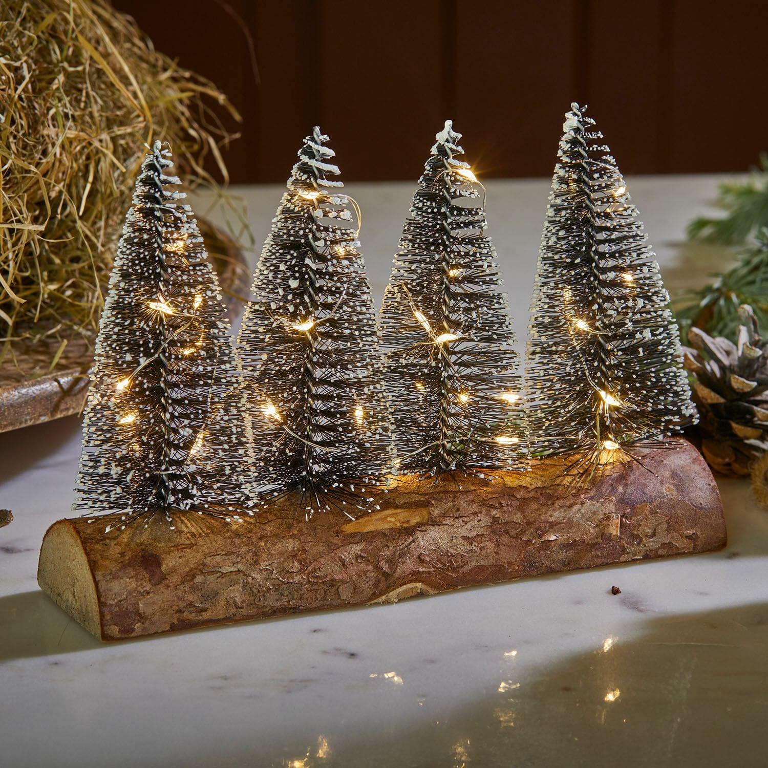 Árboles decorativos LED Grimstad Decoración navideña con árboles de alambre negro sobre base de madera con luces LED