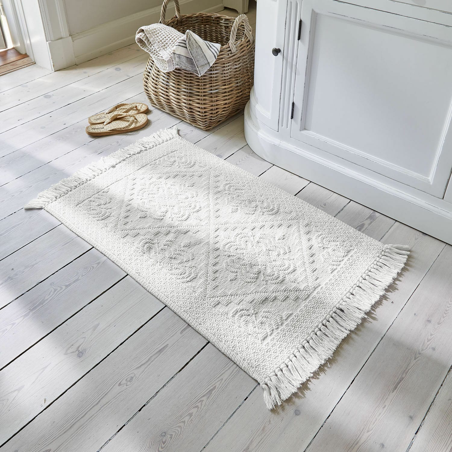 Alfombrilla de baño Mivorex Alfombra blanca de algodón con flecos y diseño, decoración de suelo para interiores estilo escandinavo
