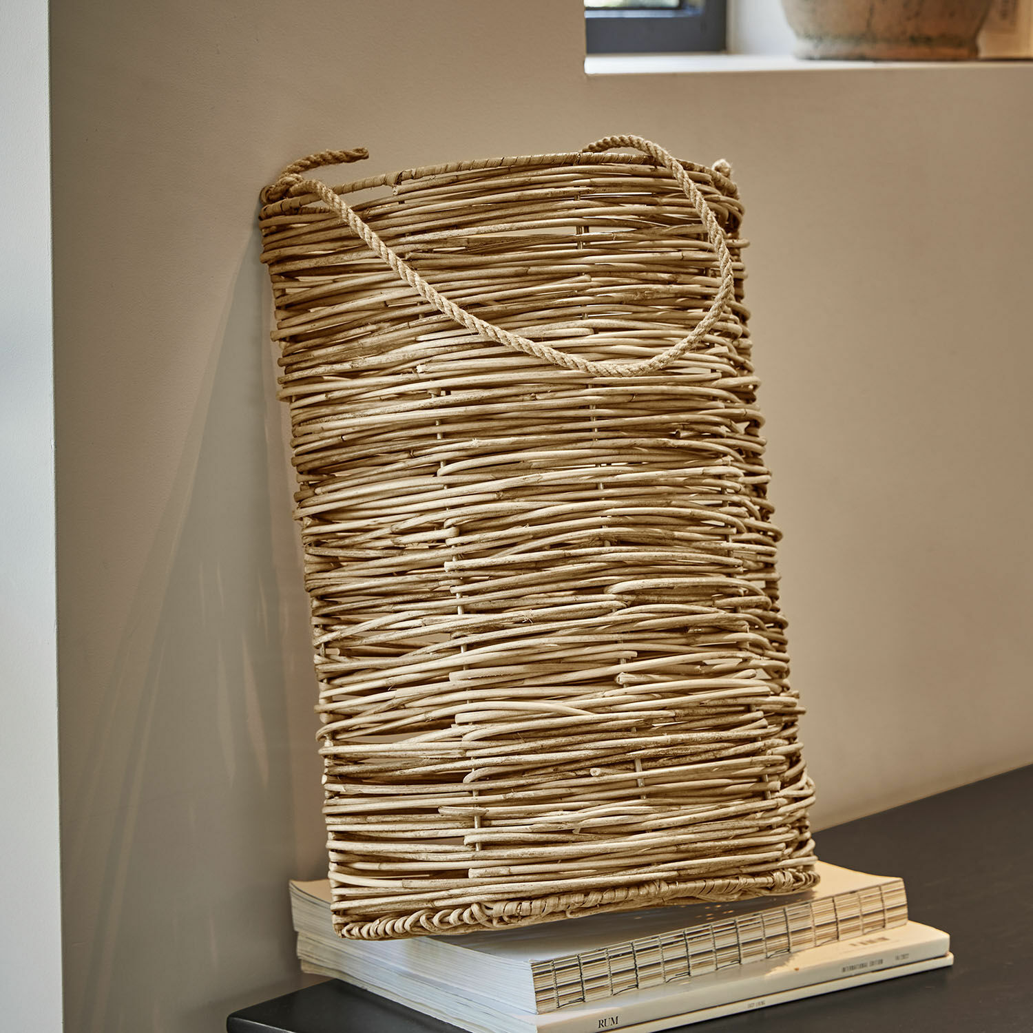 Cesta Brantwood Cesta de mimbre natural beige con asa, ideal para almacenamiento y decoración del hogar