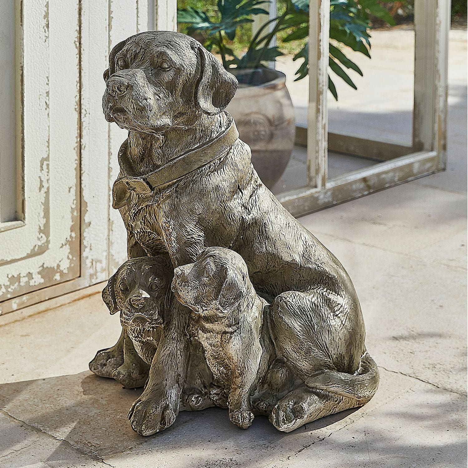 Perros decorativos Samiran Escultura decorativa de bronce color oro envejecido de perro con dos cachorros para hogar y jardín