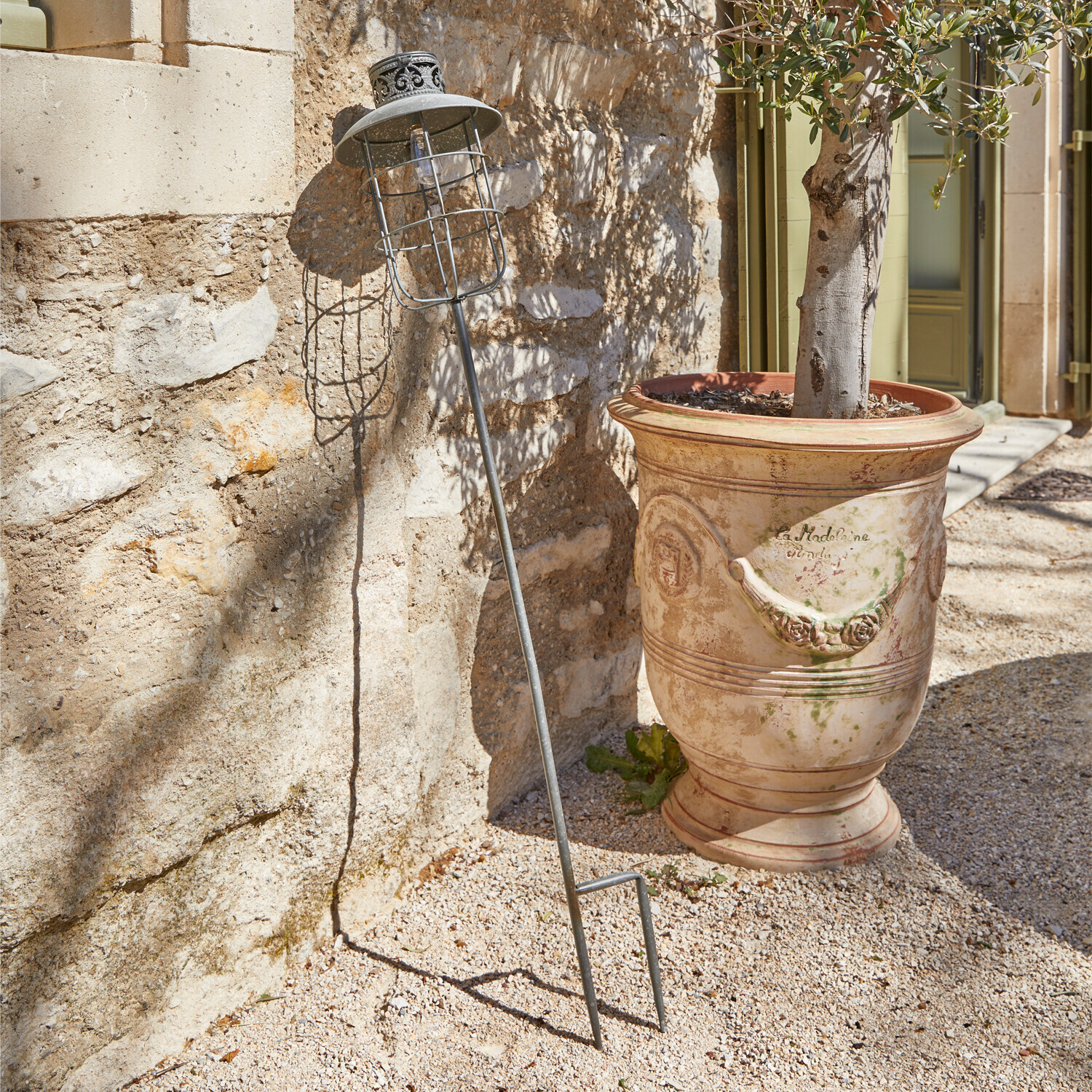 Farol solar Nistos