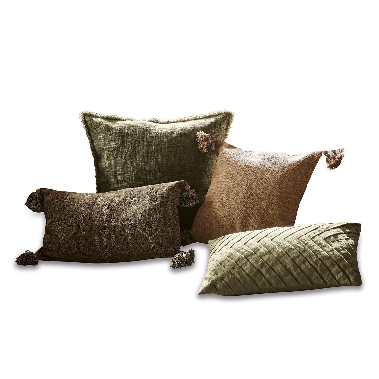 Set de 4 fundas de cojín Donagh Conjunto de cuatro cojines decorativos en tonos verdes y marrones con borlas y patrones, tela decorativa