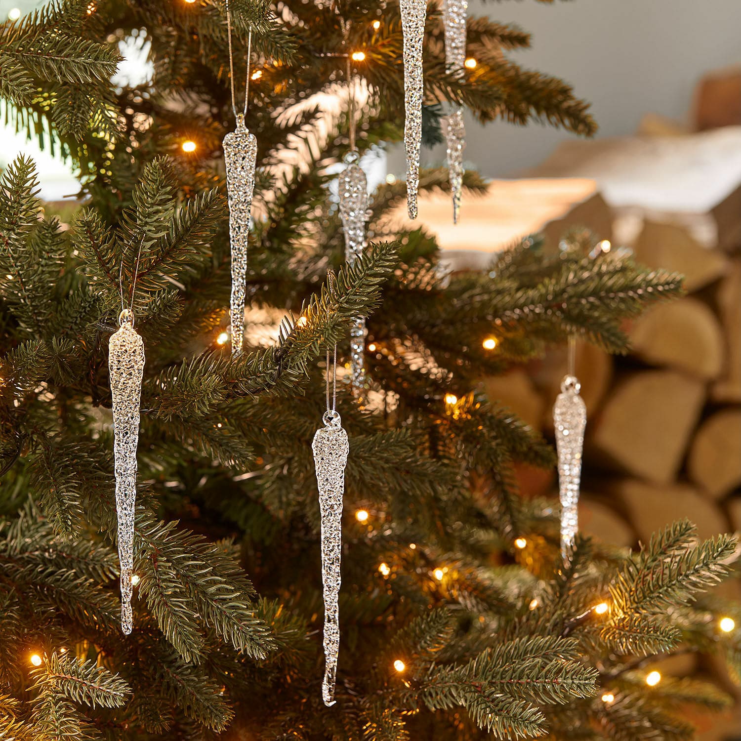 Set de 12 carámbanos de cristal Salvique Adornos plateados en forma de carámbanos colgados en árbol de Navidad verde con luces cálidas