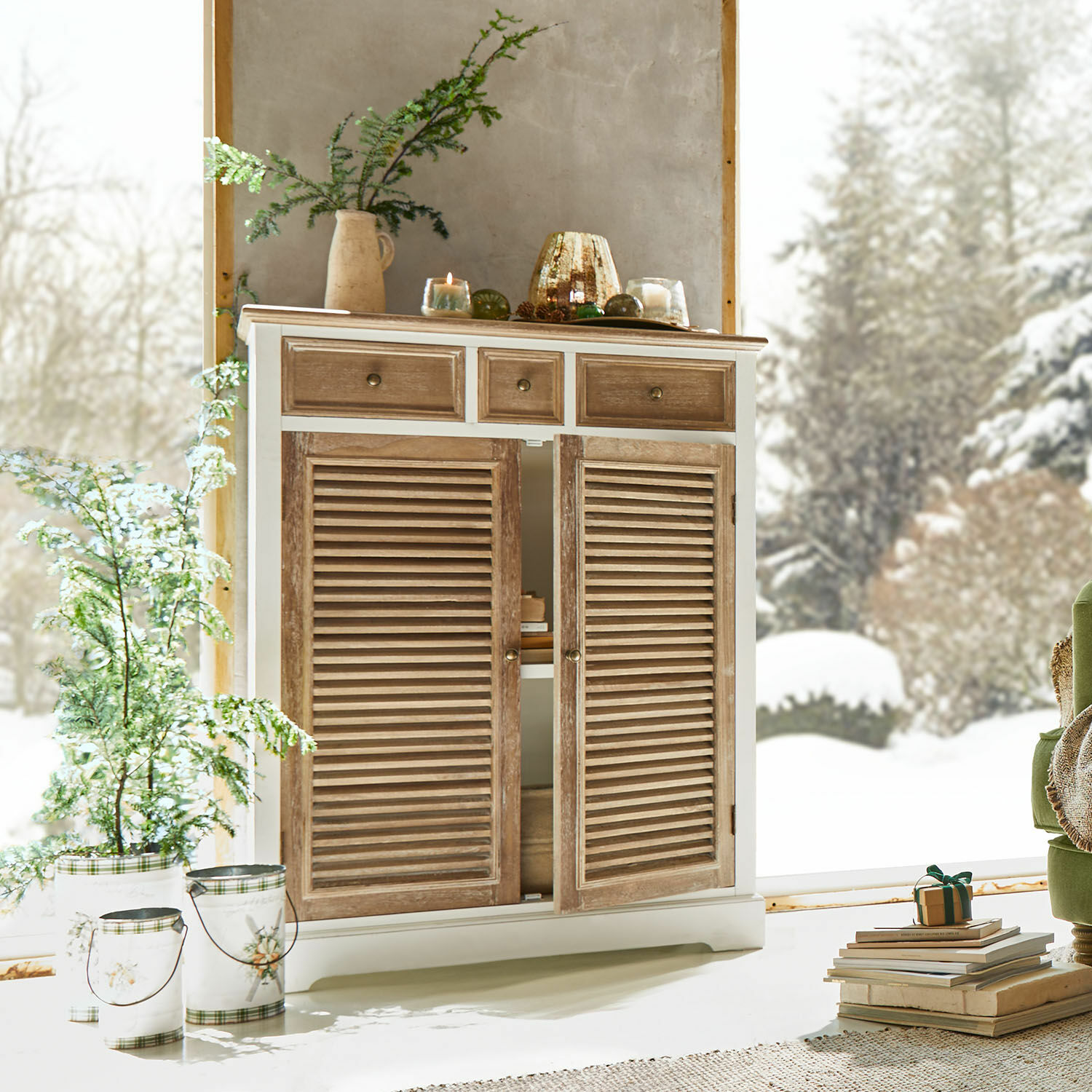 Cómoda Lourmante Cómoda de madera natural y blanca con puertas de persiana y tres cajones para almacenamiento