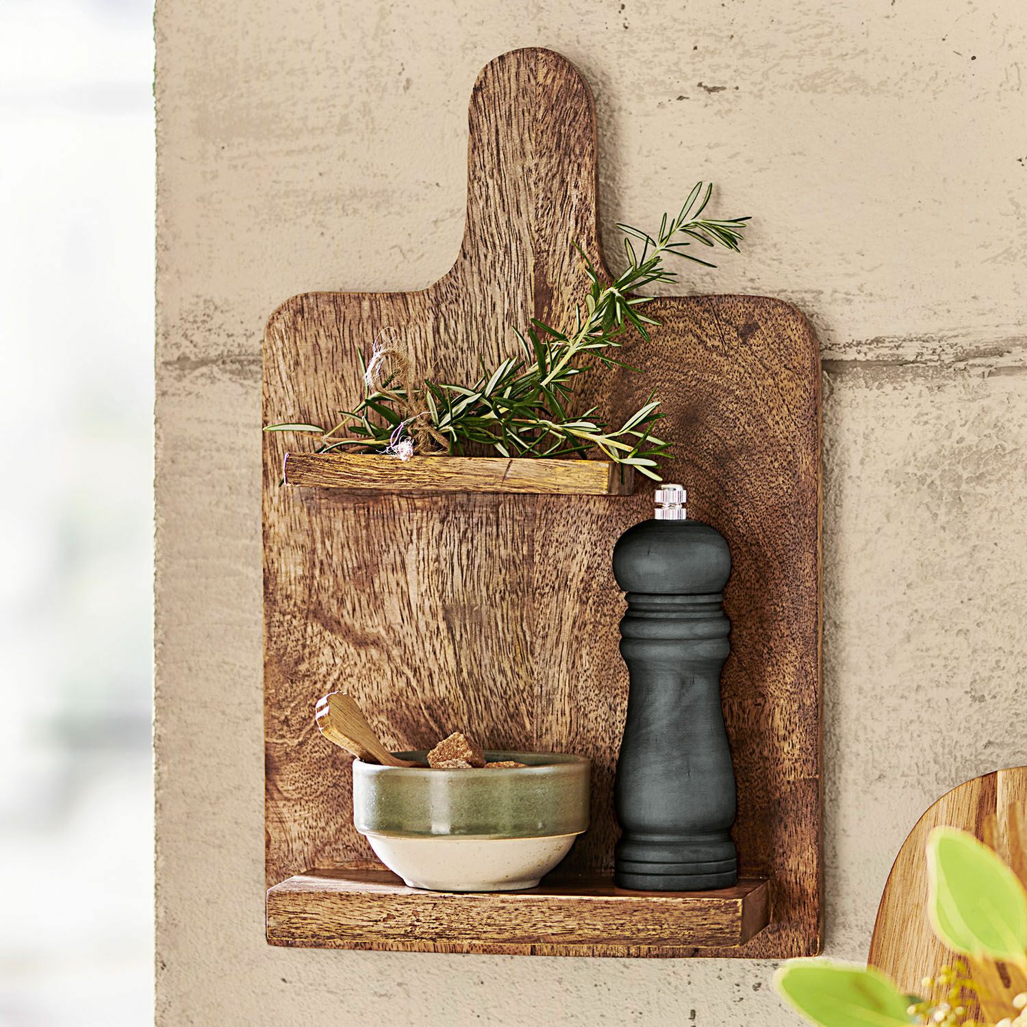 Estante de pared Novillard Tabla de madera con estantes, ramas verdes y molinillo de pimienta negro, decoración de cocina