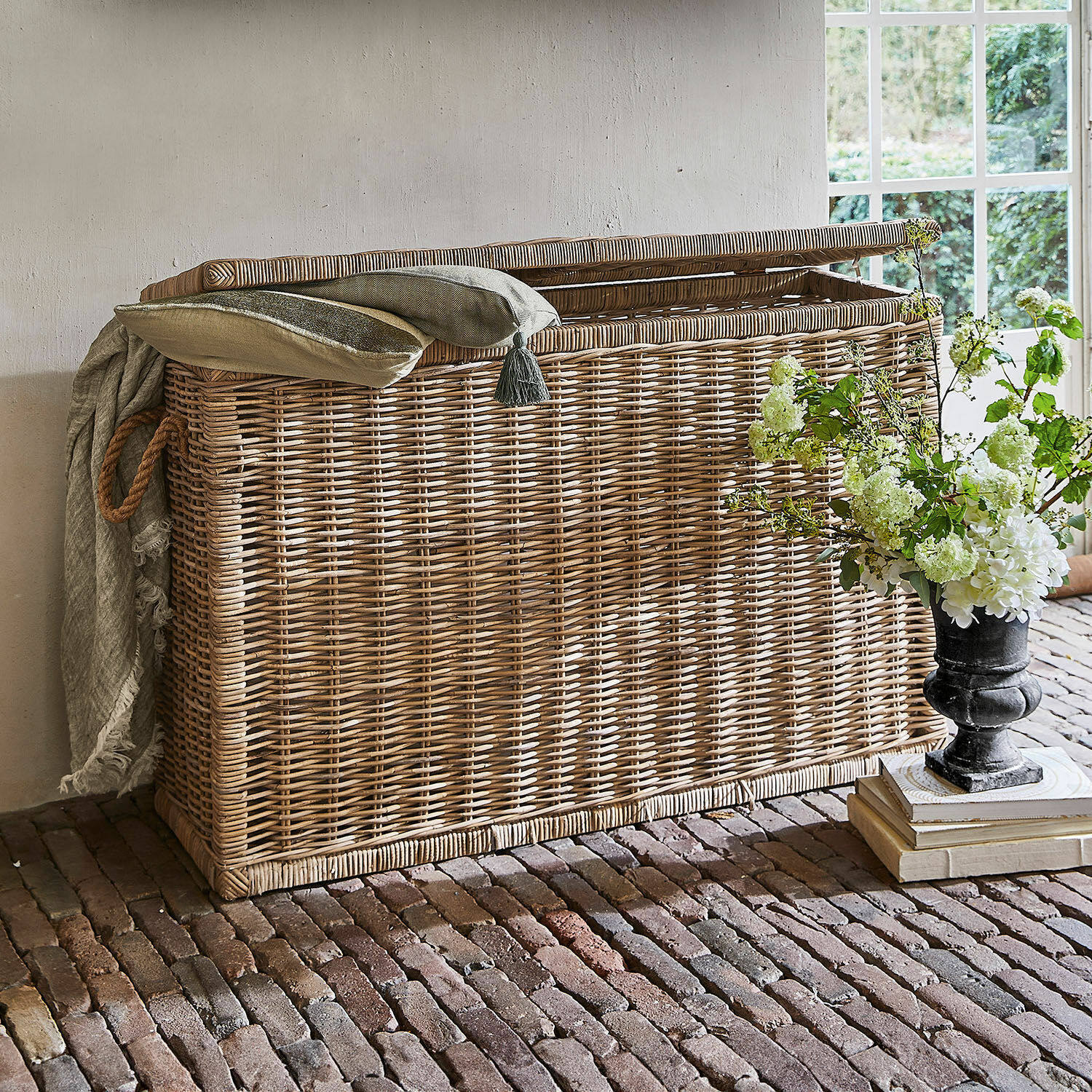 Baúl East Ryde Gran baúl rectangular de ratán en color natural para almacenamiento en casa