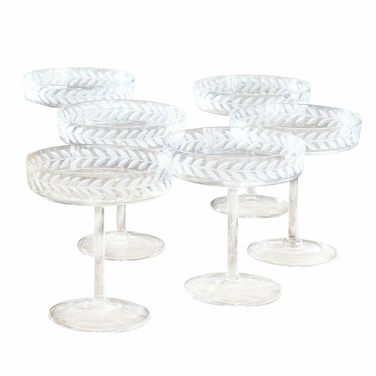 Set de 6 copas de champán Macomb Conjunto de seis copas transparentes con pie y diseño grabado de hojas, vidrio decorativo