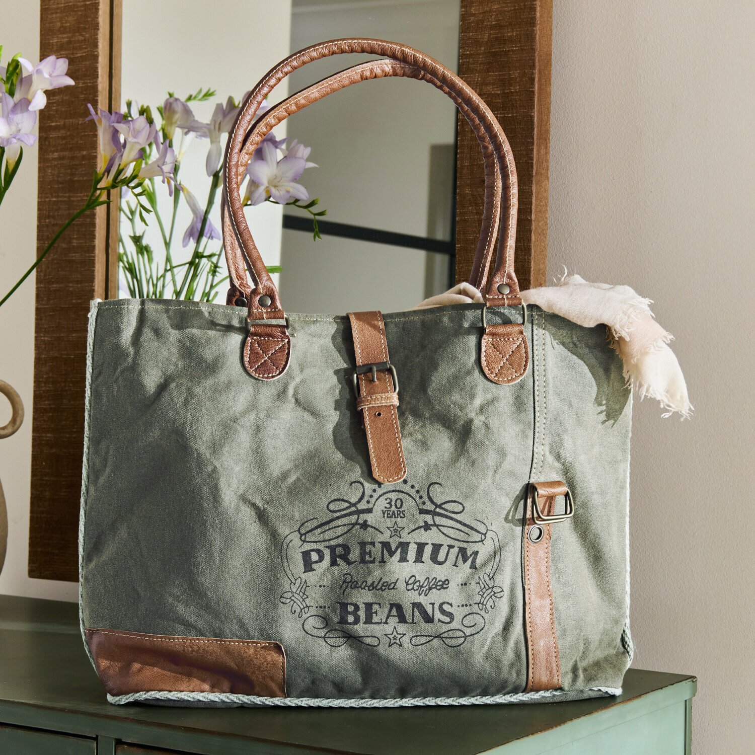 Bolso Staci Bolsa de lona verde con asas de cuero marrón y estampado premium coffee beans