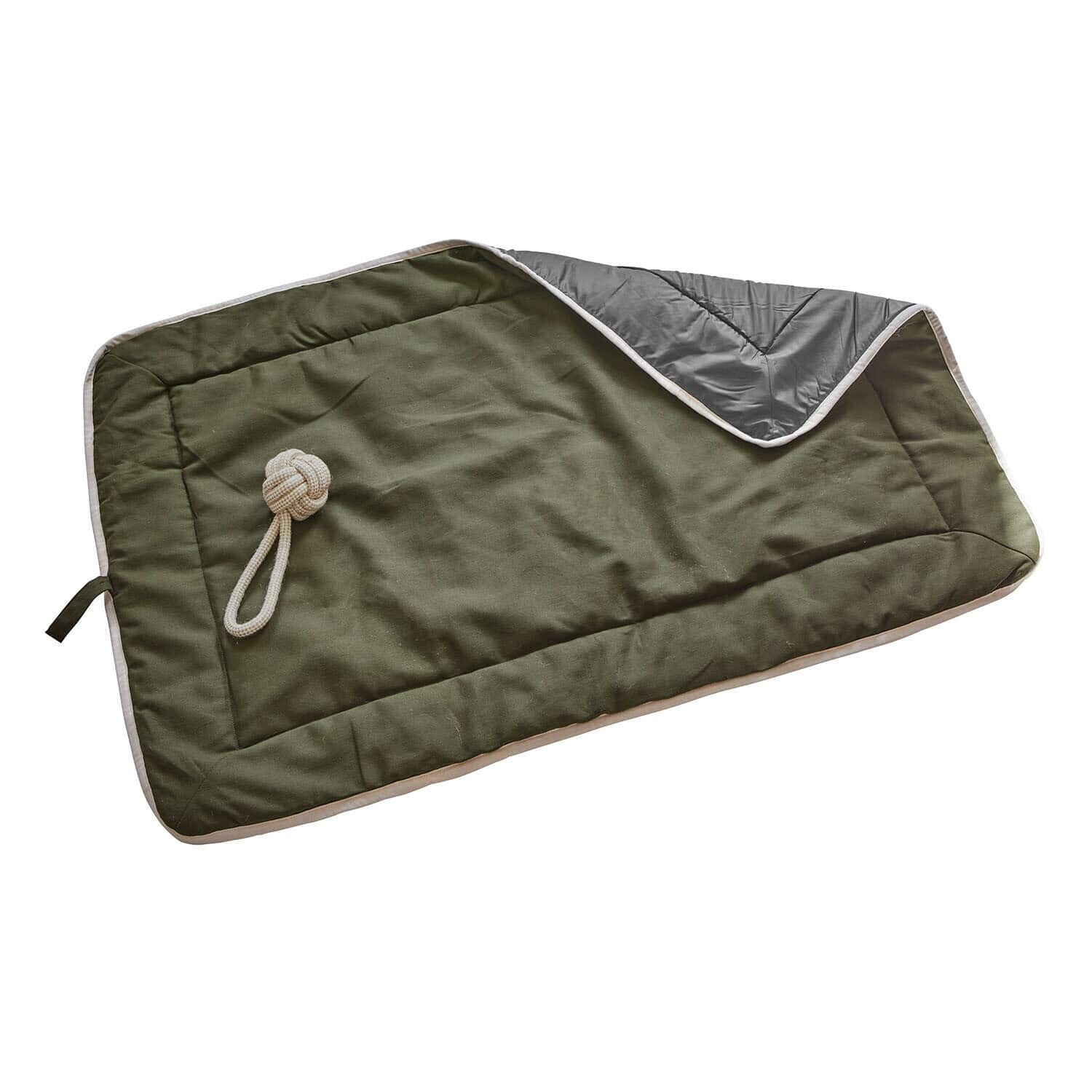 Alfombrilla de juego reversible para perro en color oliva y gris con cuerda de algodón para jugar