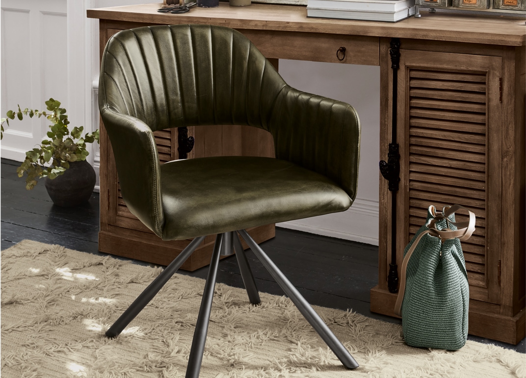 Silla de oficina vintage de piel sintética verde con patas metálicas, diseño elegante