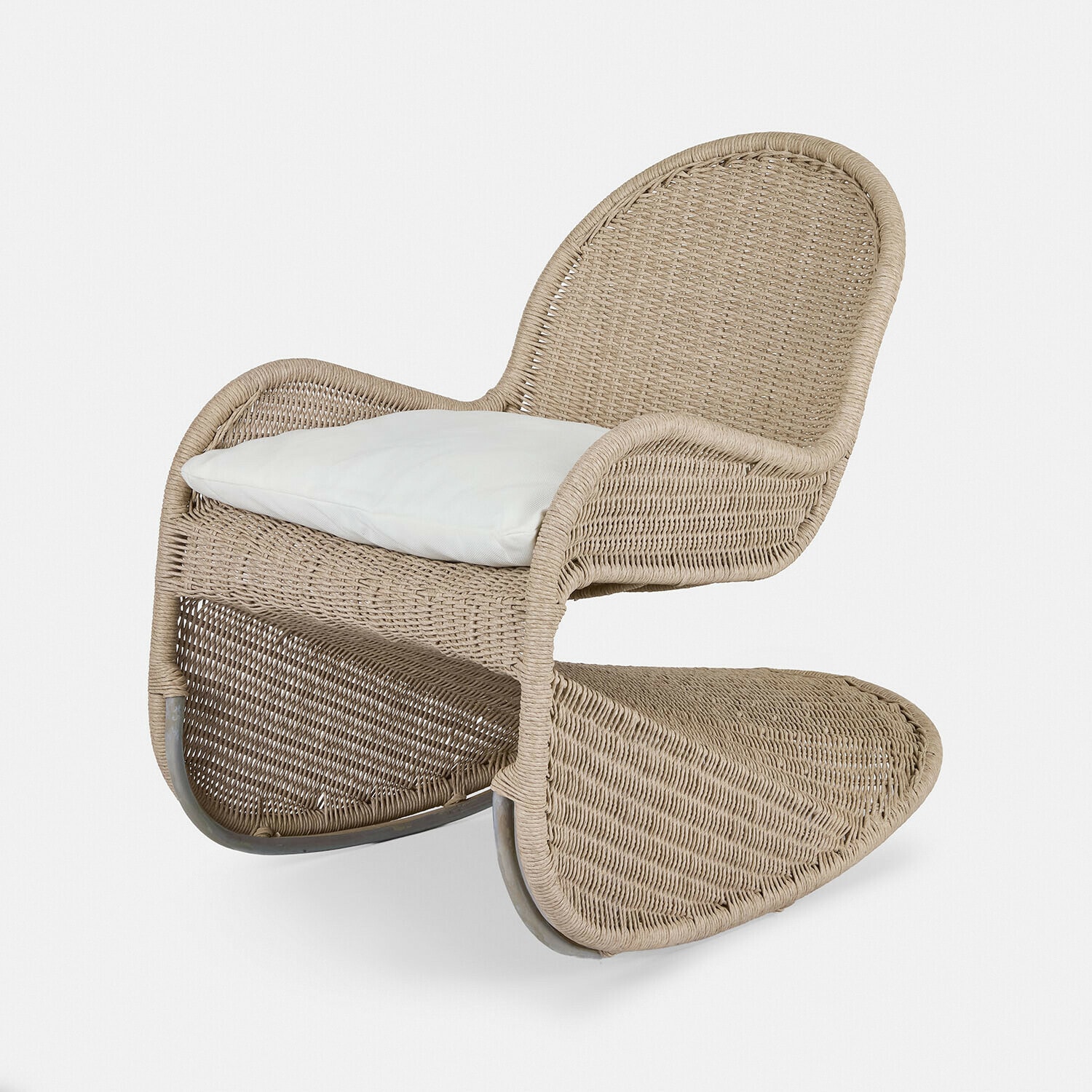 Mecedora Fernleigha Sillón mecedor de ratán beige con cojín blanco, mueble moderno para salón
