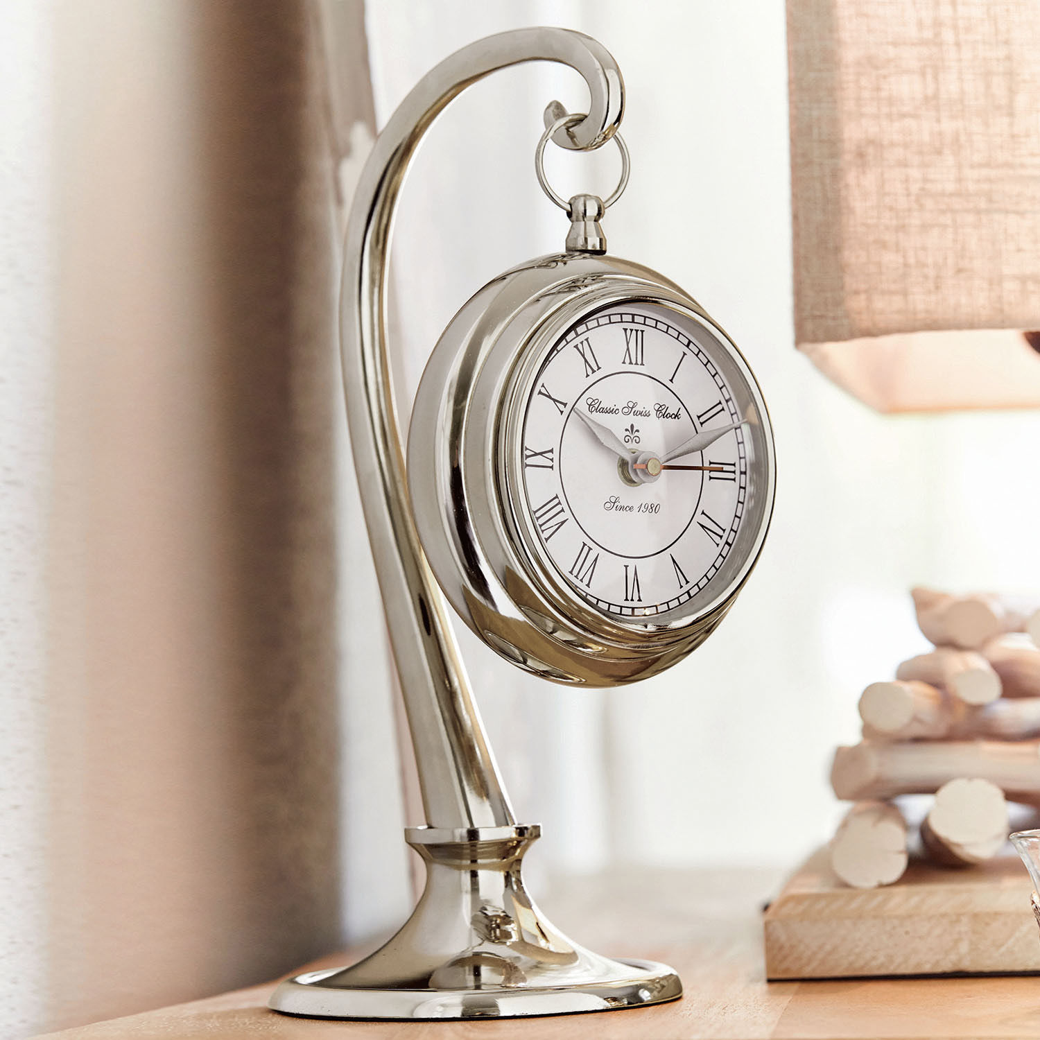 Reloj Barbe Reloj de mesa plateado con esfera blanca y números romanos, decoración elegante para salón
