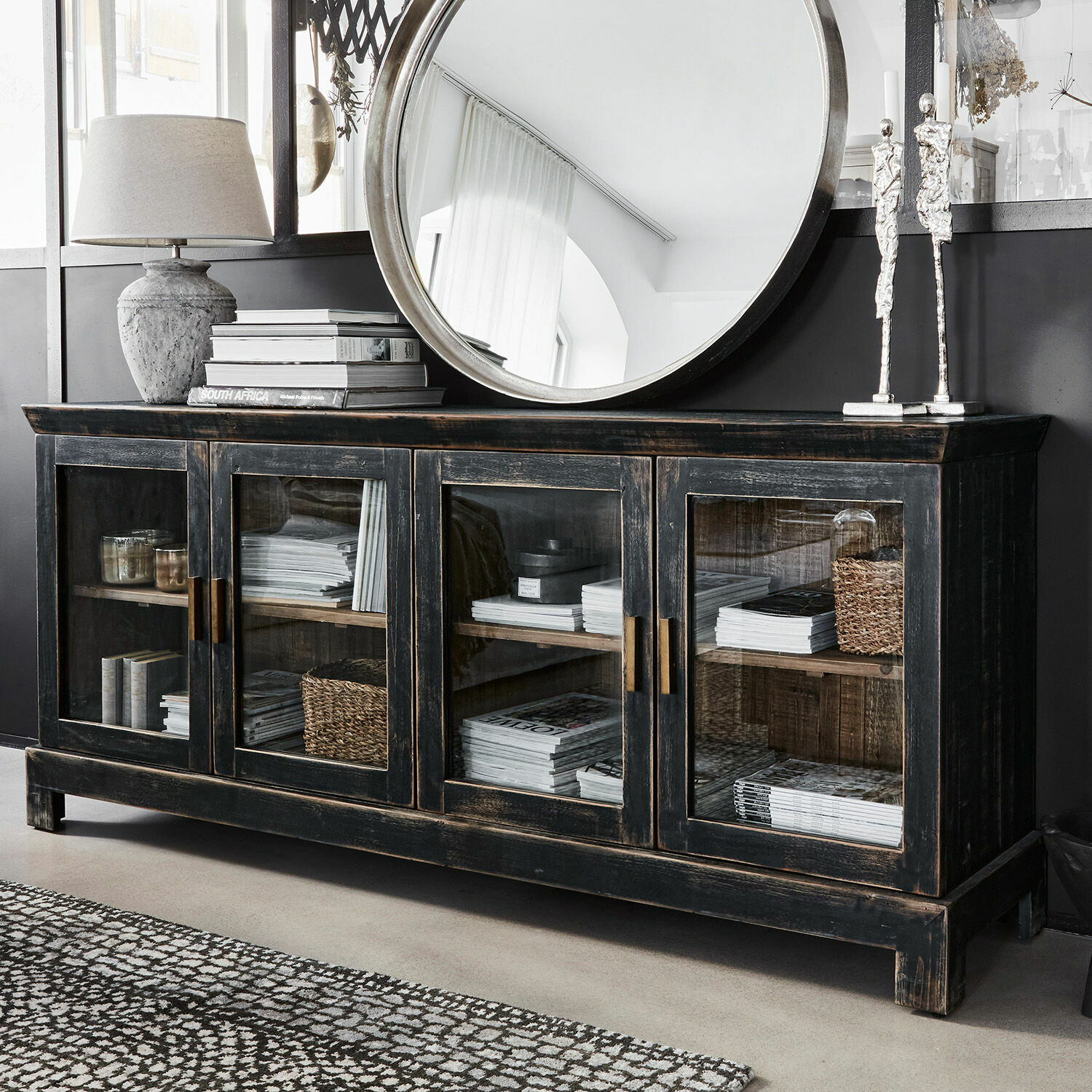 Cómoda Nivelles Aparador de madera negra con puertas de cristal y tiradores de latón en estilo vintage