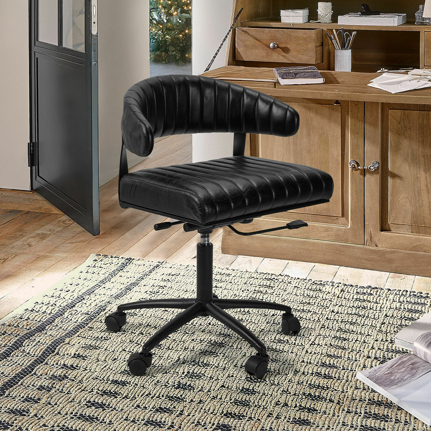 Silla Rothmere Silla de oficina giratoria negra de cuero acolchado con ruedas, diseño moderno para oficina