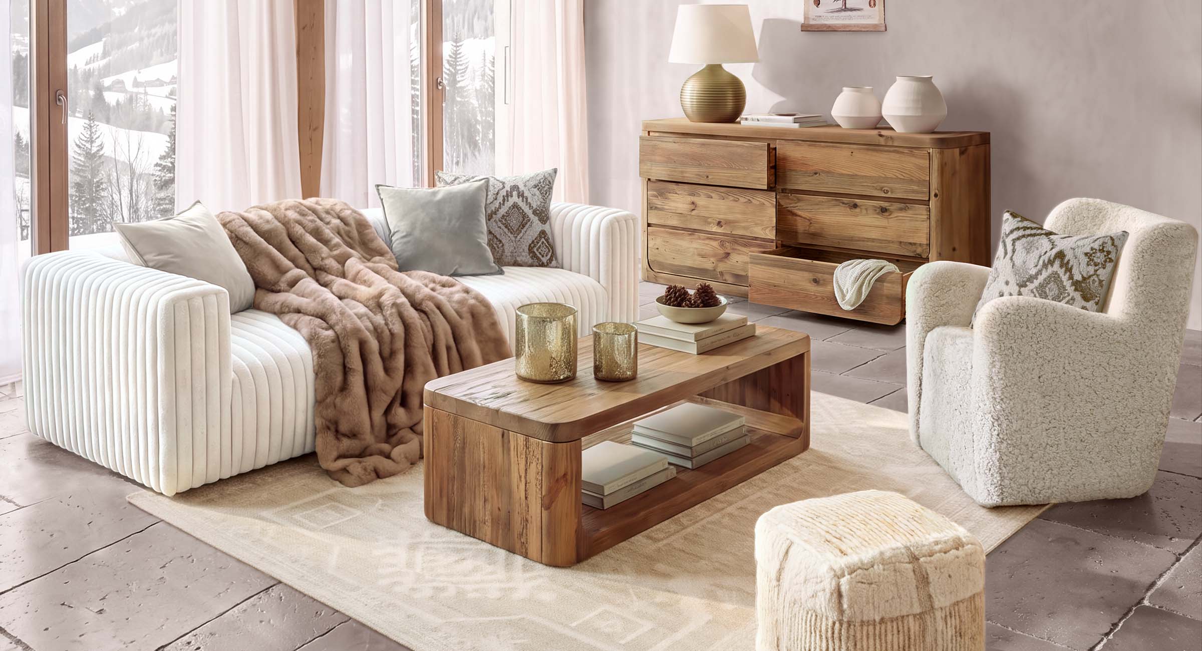 Sala acogedora con sofá blanco, manta de piel sintética marrón y mesa de centro de madera clara