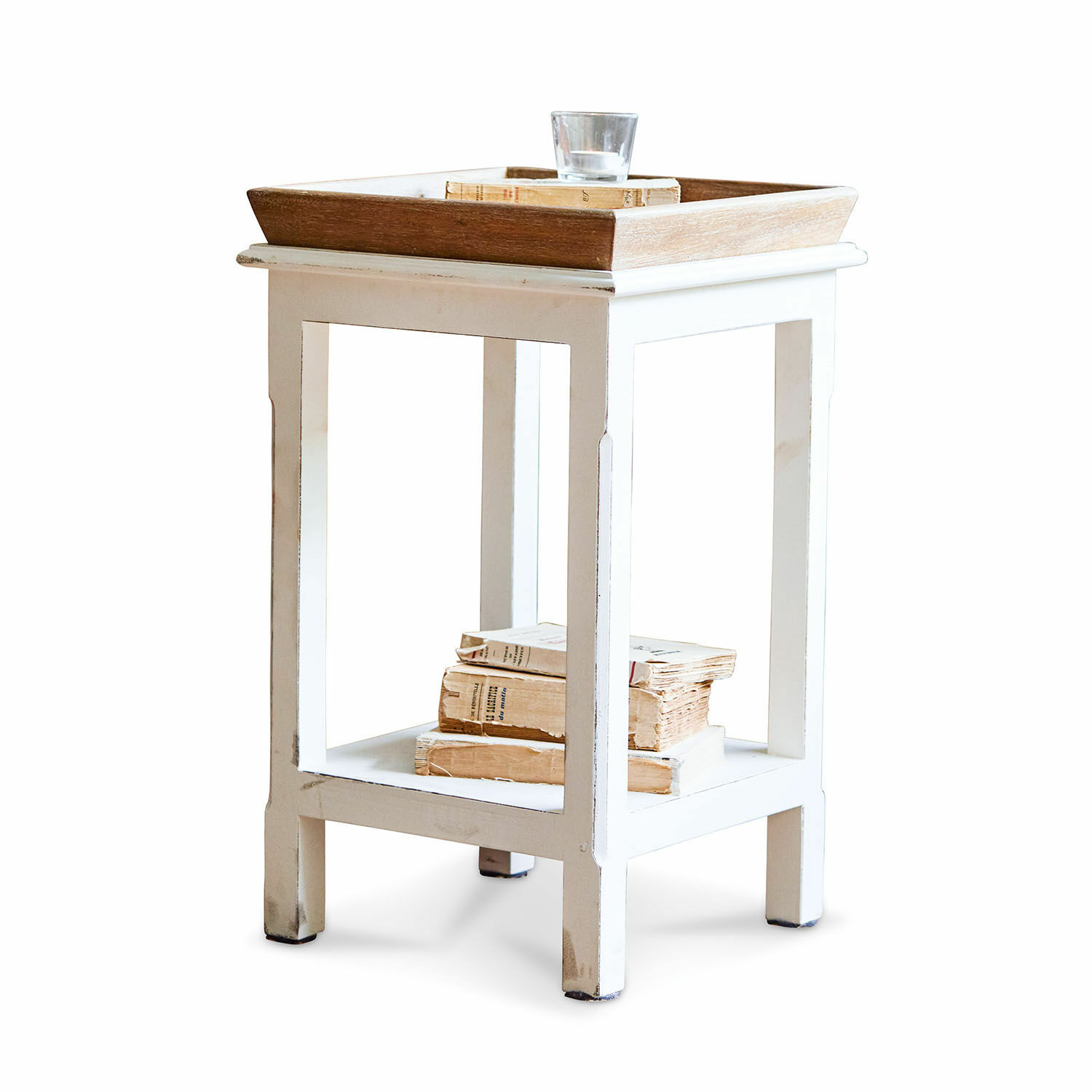 Mesa auxiliar Vieille Mesa auxiliar de madera blanca con estante y bandeja marrón, decorada con libros y vela
