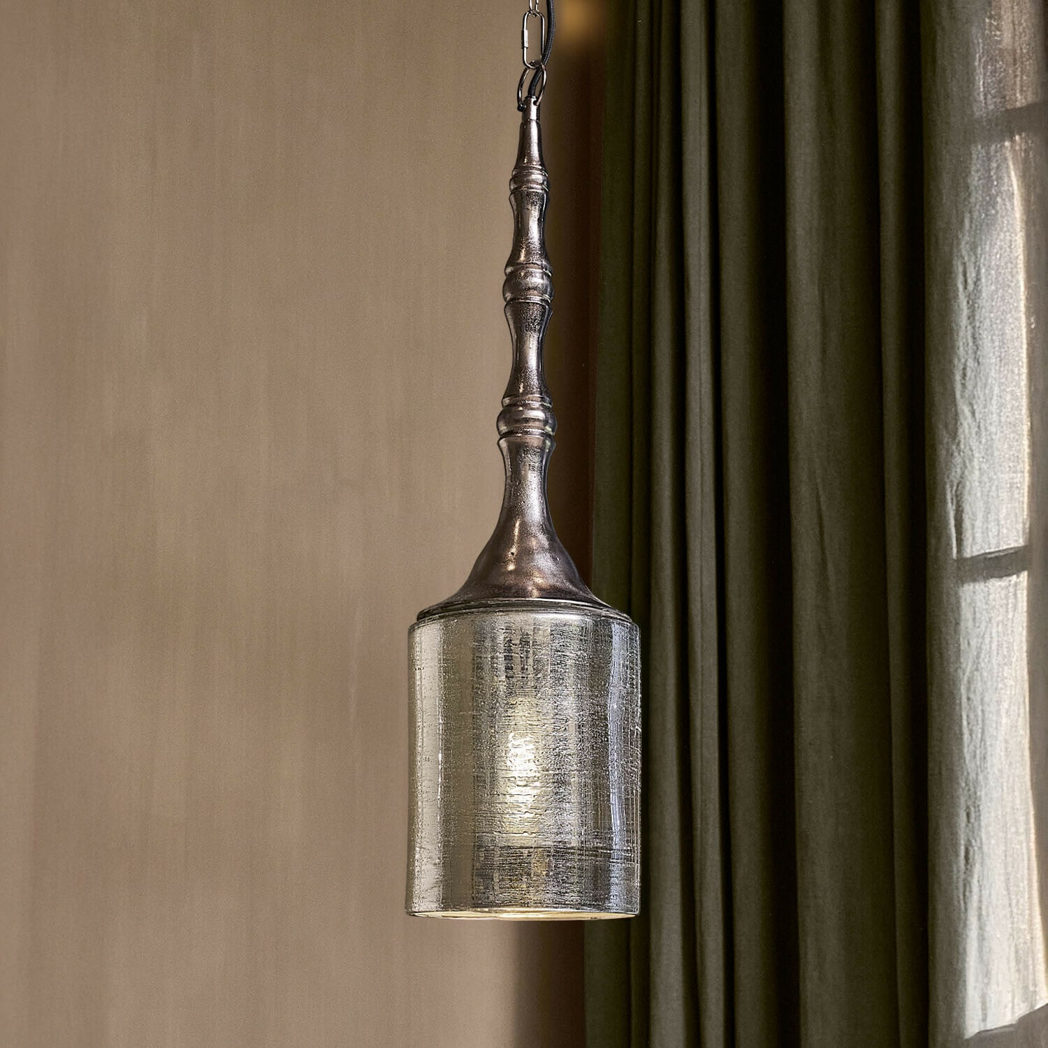 Lámpara colgante Zahureh Lámpara colgante con soporte metálico y pantalla de vidrio plateado para interiores vintage