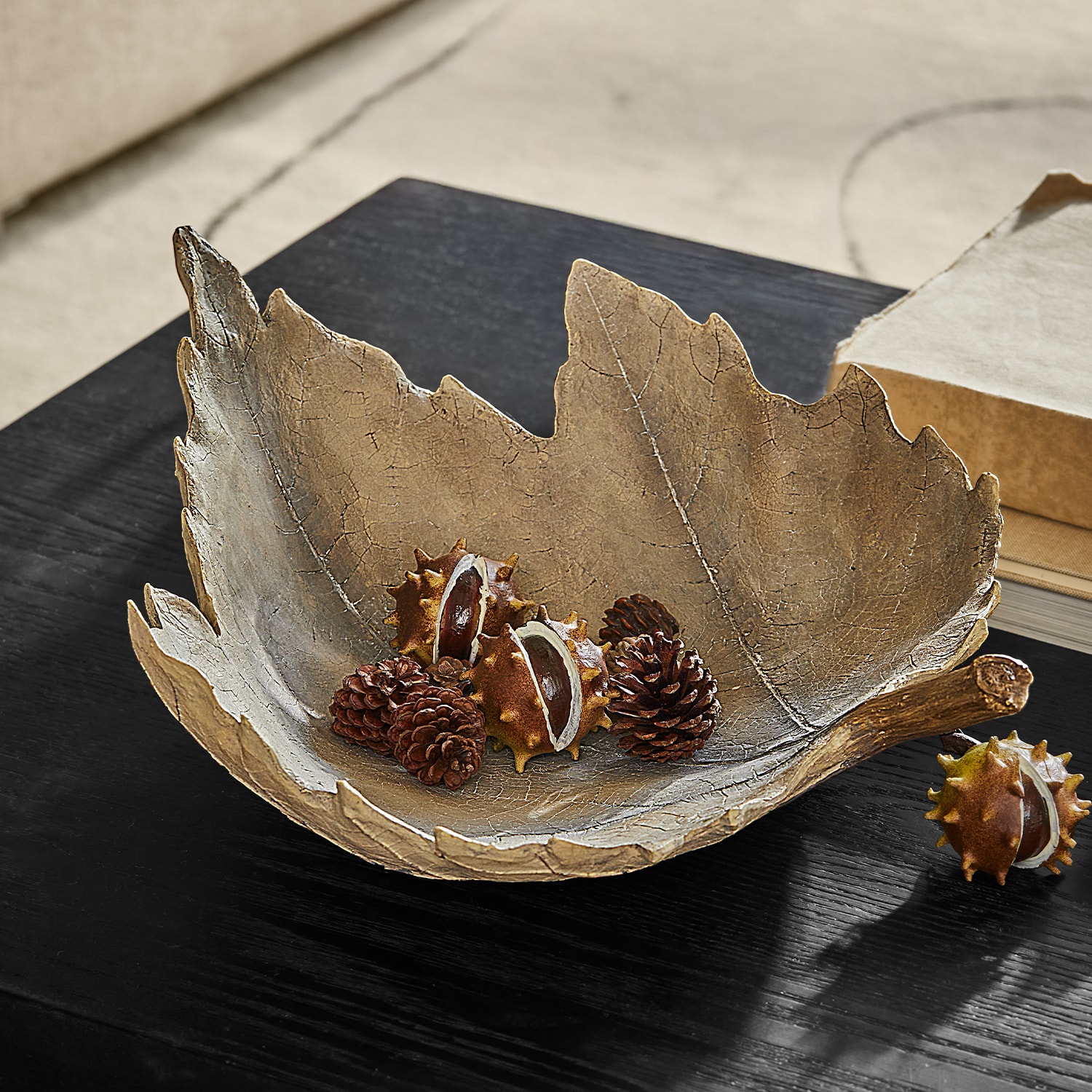 Cuenco decorativo en forma de hoja de cerámica beige para mesa de comedor moderna