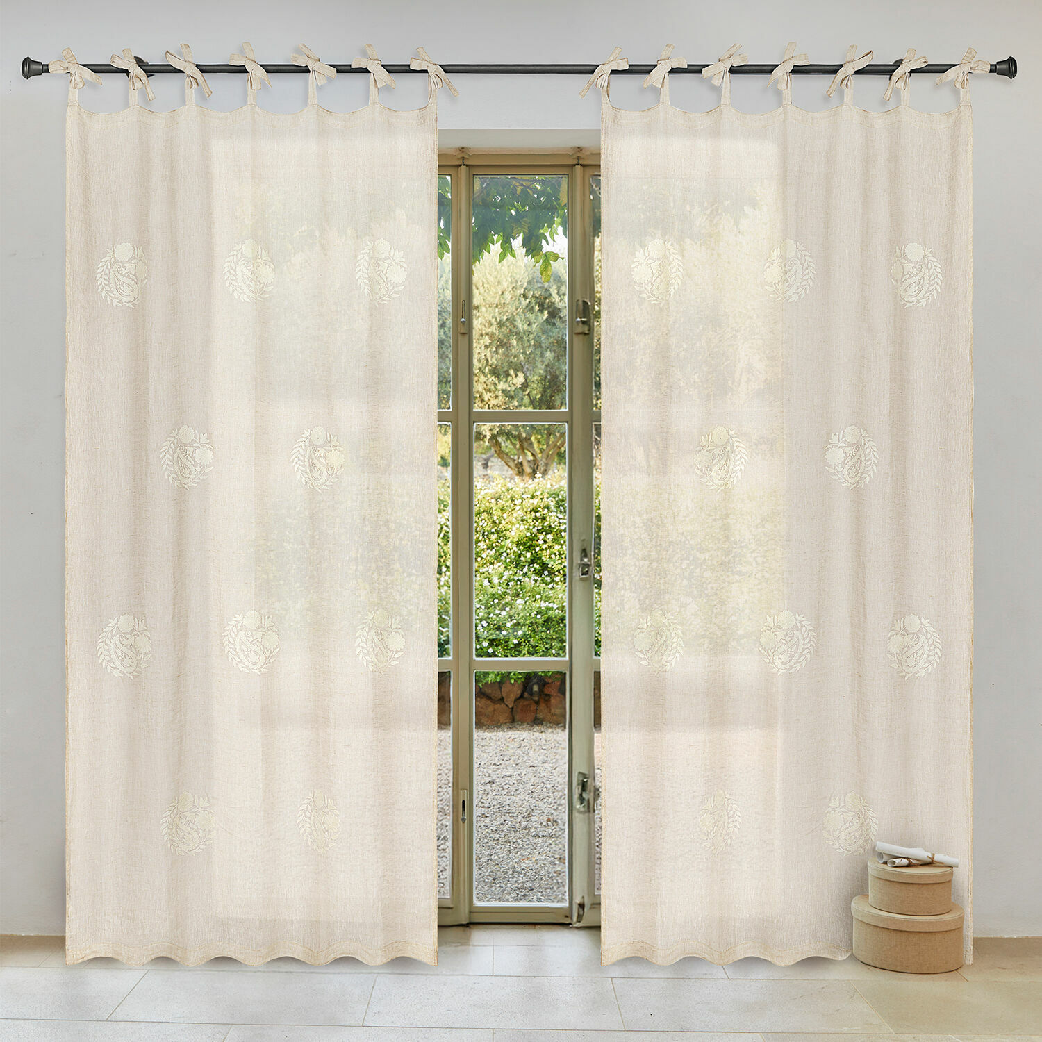 Cortina Pivonar Cortina beige de algodón con bordado delicado y lazos atados, decoración elegante para ventana