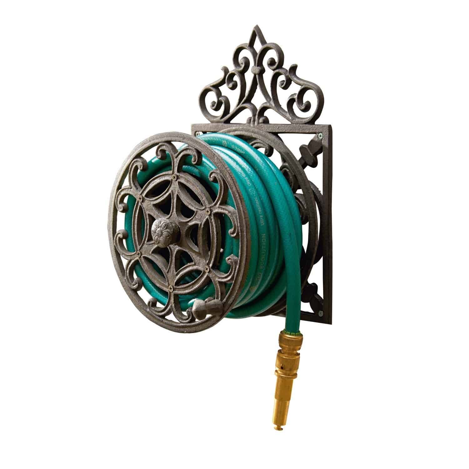 Soporte para manguera Trelly Soporte de pared de metal decorativo marrón con manguera de jardín verde y boquilla de latón